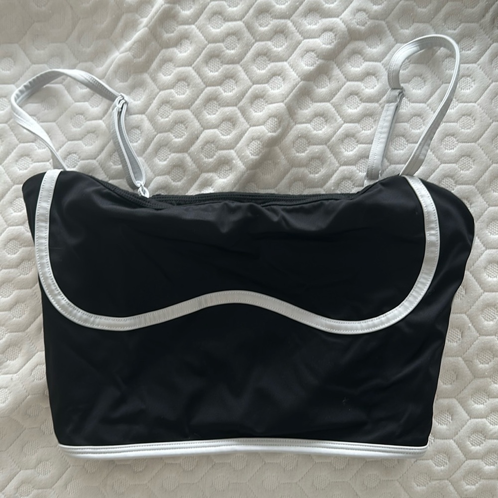 Black and white contour sports bra